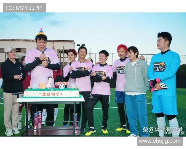 从球场到搞笑舞台 足球明星们的趣味人生大揭秘